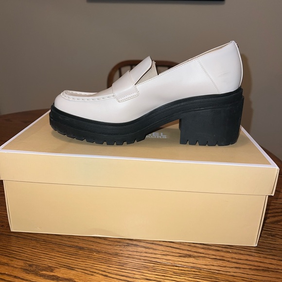 Micheal Kors Rocco Heeled Loafer Lt Cream - Picture 3 of 10